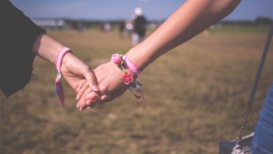 Photo of 6 Thoughtful and Supportive Ways to Help Someone With Breast Cancer