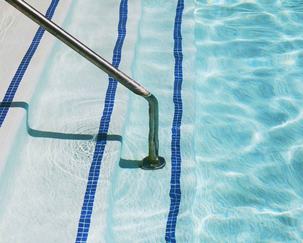 swimming pool cleaning services